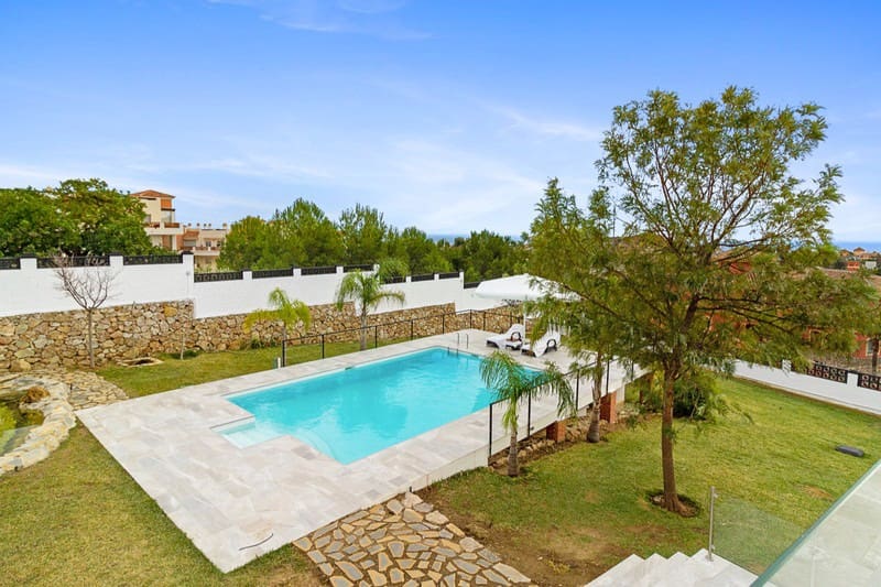 5 sovrum Villa till salu i Benalmadena med pool garage - 2 490 000 € (Ref: 9935816)