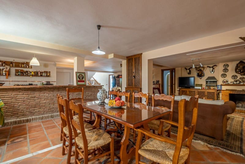 4 slaapkamer Villa te koop in Benalmadena met zwembad garage - € 2.850.000 (Ref: 9935818)