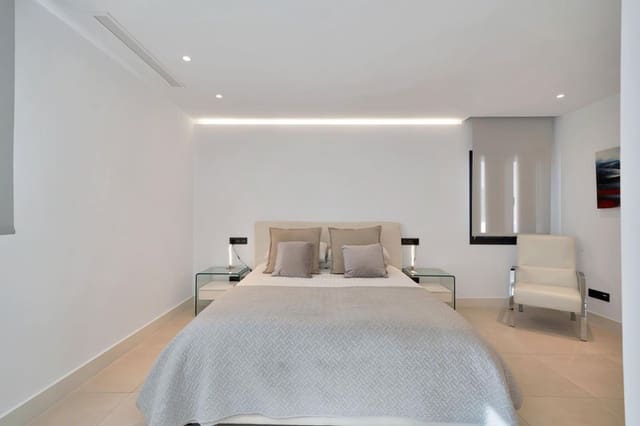 2 chambre Appartement à vendre à Puerto Banus, Marbella avec garage - 1 385 000 € (Ref: 9935820)