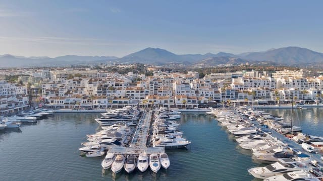 2 chambre Appartement à vendre à Puerto Banus, Marbella avec garage - 1 385 000 € (Ref: 9935820)