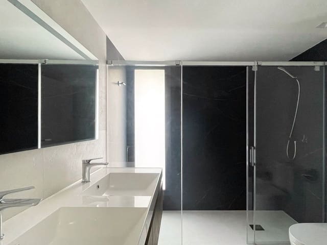 3 bedroom Penthouse for sale in Fuengirola with garage - € 1,700,000 (Ref: 9935821)