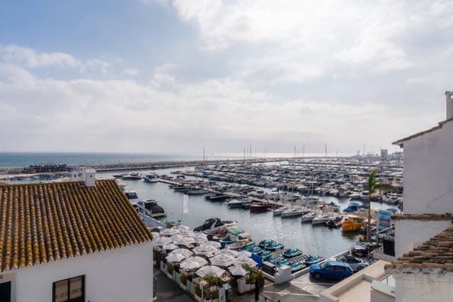 2 soverom Penthouse til salgs i Puerto Banus, Marbella med garasje - € 1 295 000 (Ref: 9935822)