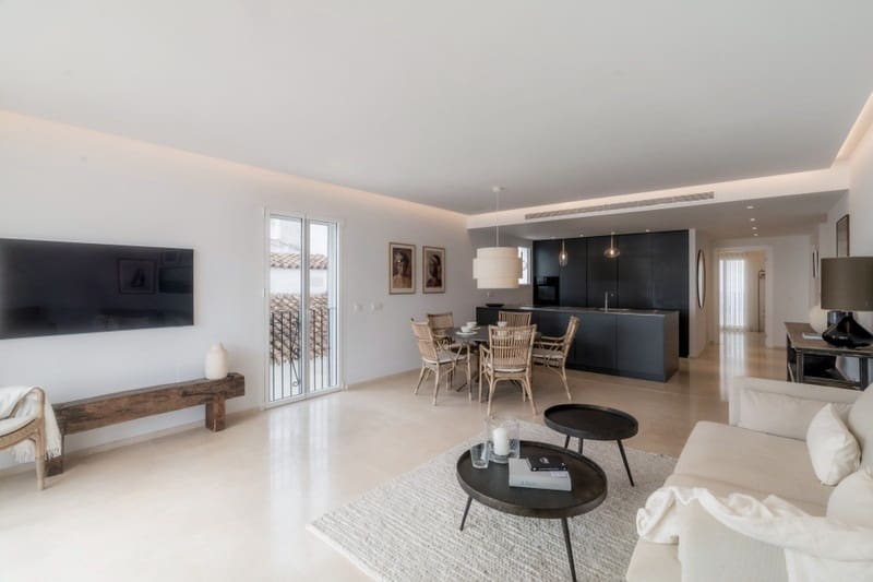 2 soverom Penthouse til salgs i Puerto Banus med garasje - € 1 295 000 (Ref: 9935822)