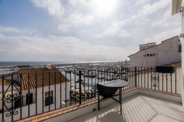 2 soverom Penthouse til salgs i Puerto Banus, Marbella med garasje - € 1 295 000 (Ref: 9935822)