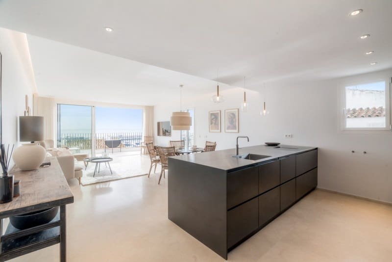 2 soverom Penthouse til salgs i Puerto Banus med garasje - € 1 295 000 (Ref: 9935822)