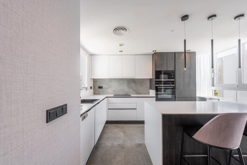 3 sovrum Takvåning till salu i La Quinta med pool garage - 1 450 000 € (Ref: 9935823)