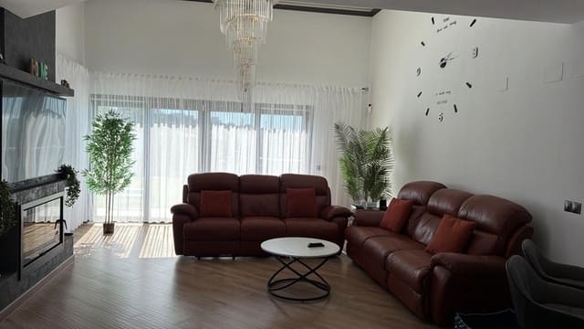 4 bedroom Villa for sale in Estepona with pool garage - € 1,620,000 (Ref: 9935831)