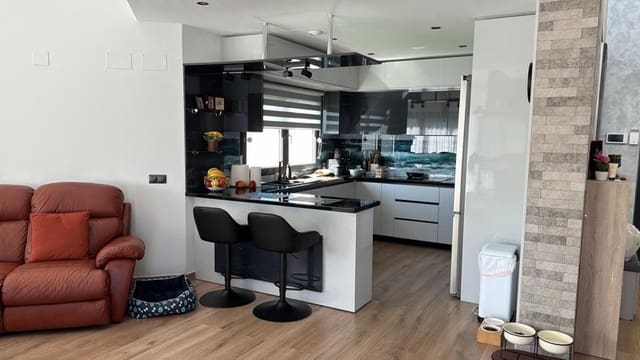 4 bedroom Villa for sale in Estepona with pool garage - € 1,620,000 (Ref: 9935831)