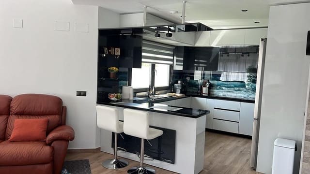 4 bedroom Villa for sale in Estepona with pool garage - € 1,620,000 (Ref: 9935831)