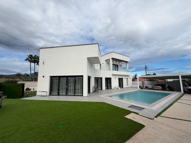 4 bedroom Villa for sale in Estepona with pool garage - € 1,620,000 (Ref: 9935831)