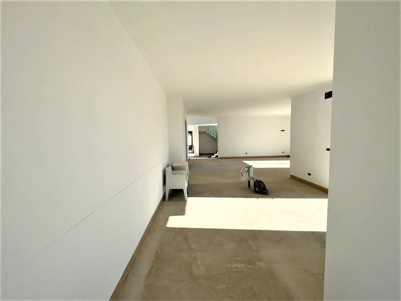 6 camera da letto Villa in vendita in Istan con piscina garage - 2.850.000 € (Rif: 9935833)