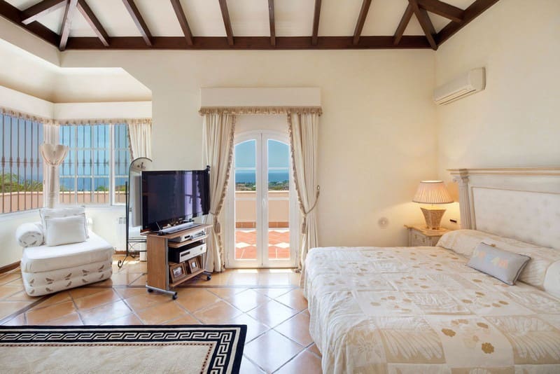 8 sovrum Villa till salu i Los Monteros med pool garage - 12 500 000 € (Ref: 9935835)