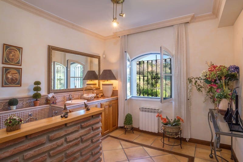 8 sovrum Villa till salu i Los Monteros med pool garage - 12 500 000 € (Ref: 9935835)