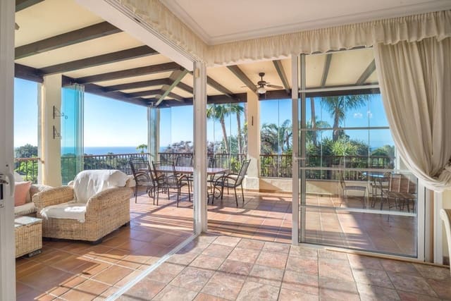 8 soverom Villa til salgs i Los Monteros, Marbella med svømmebasseng garasje - € 12 500 000 (Ref: 9935835)