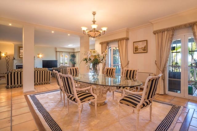 8 soverom Villa til salgs i Los Monteros, Marbella med svømmebasseng garasje - € 12 500 000 (Ref: 9935835)