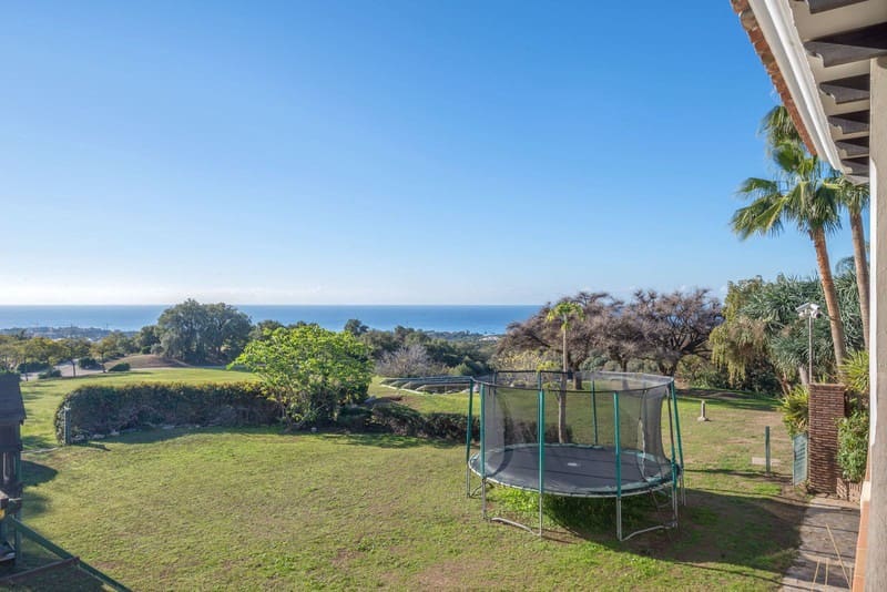 8 sovrum Villa till salu i Los Monteros med pool garage - 12 500 000 € (Ref: 9935835)