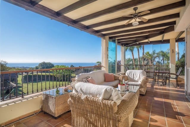 8 soverom Villa til salgs i Los Monteros, Marbella med svømmebasseng garasje - € 12 500 000 (Ref: 9935835)