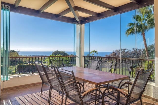 8 soverom Villa til salgs i Los Monteros, Marbella med svømmebasseng garasje - € 12 500 000 (Ref: 9935835)