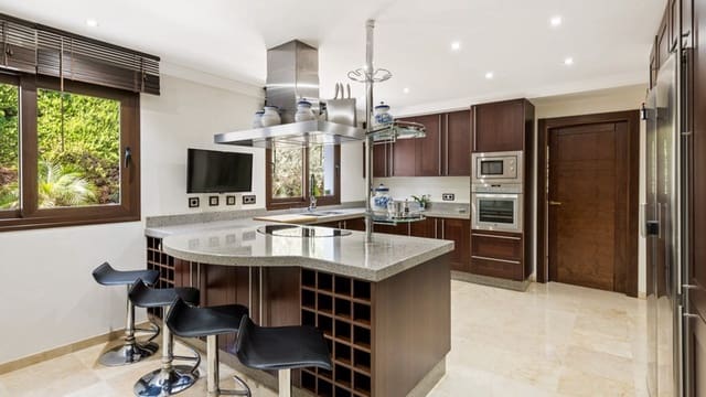 5 slaapkamer Villa te koop in Atalaya-Isdabe, Estepona met zwembad garage - € 3.200.000 (Ref: 9935836)