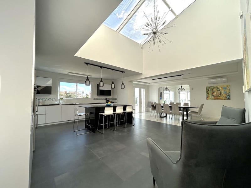 7 soveværelse Villa til salg i Mijas Costa med swimmingpool garage - € 3.720.000 (Ref: 9935837)