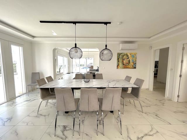 7 slaapkamer Villa te koop in Mijas Costa, Mijas met zwembad garage - € 3.720.000 (Ref: 9935837)