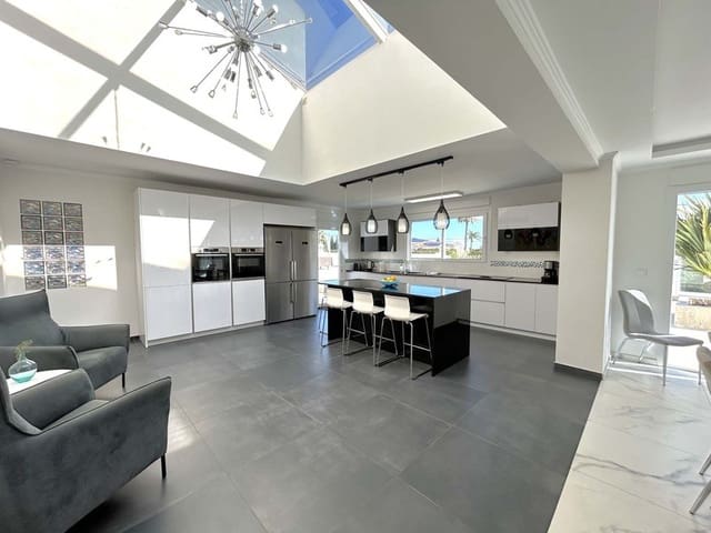 7 slaapkamer Villa te koop in Mijas Costa, Mijas met zwembad garage - € 3.720.000 (Ref: 9935837)