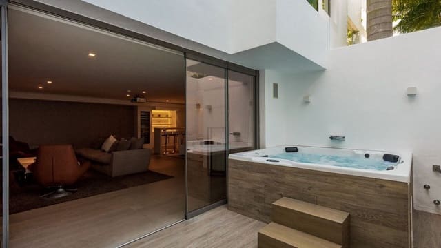 4 soveværelse Villa til salg i Golden Mile, Marbella med swimmingpool garage - € 10.900.000 (Ref: 9935840)