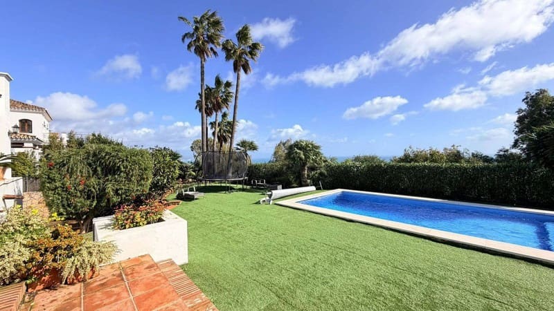 Chalet de 4 habitaciones en Manilva en venta con piscina garaje - 1.499.000 € (Ref: 9935846)