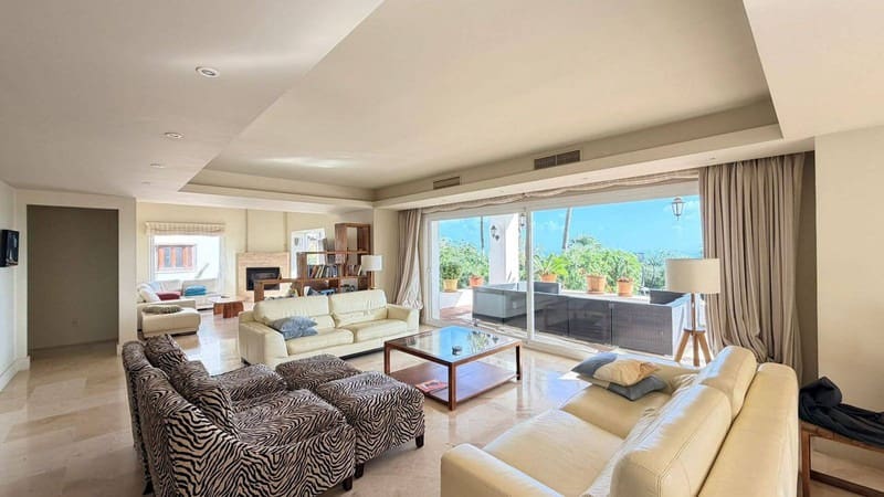 Chalet de 4 habitaciones en Manilva en venta con piscina garaje - 1.499.000 € (Ref: 9935846)