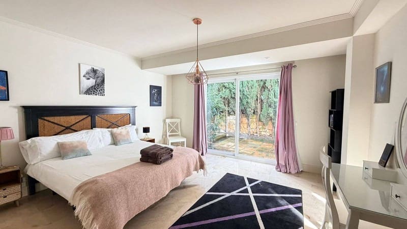Chalet de 4 habitaciones en Manilva en venta con piscina garaje - 1.499.000 € (Ref: 9935846)
