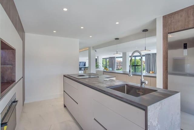 7 sypialnia Willa na sprzedaż w Elviria, Marbella z basenem garażem - 3 500 000 € (Ref: 9935850)