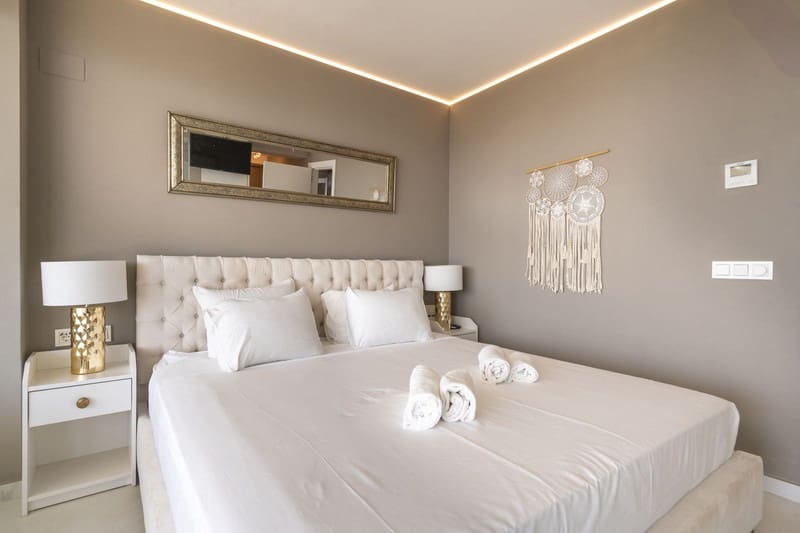 2 slaapkamer Penthouse te koop in Carvajal met zwembad garage - € 1.299.000 (Ref: 9935851)