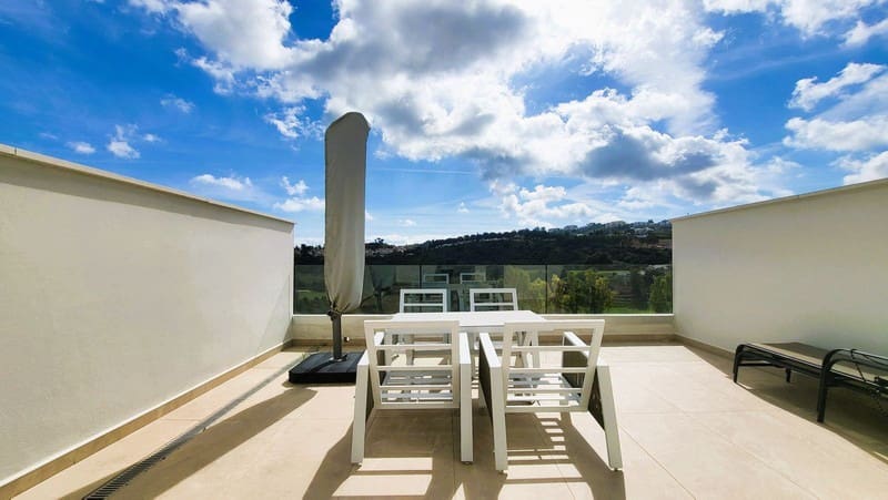 3 sypialnia Dom na sprzedaż w La Cala de Mijas z basenem garażem - 735 000 € (Ref: 9935853)