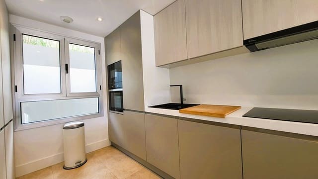 3 sypialnia Dom na sprzedaż w La Cala de Mijas, Mijas z basenem garażem - 735 000 € (Ref: 9935853)