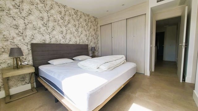 3 sypialnia Dom na sprzedaż w La Cala de Mijas, Mijas z basenem garażem - 735 000 € (Ref: 9935853)