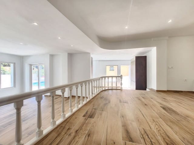 5 soverom Villa til salgs i Mijas Costa, Mijas med svømmebasseng garasje - € 945 000 (Ref: 9935856)