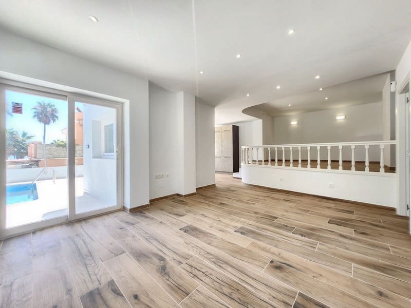 5 bedroom Villa for sale in Mijas Costa with pool garage - € 945,000 (Ref: 9935856)