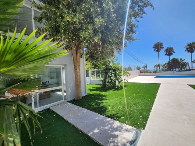 5 soverom Villa til salgs i Mijas Costa, Mijas med svømmebasseng garasje - € 945 000 (Ref: 9935856)