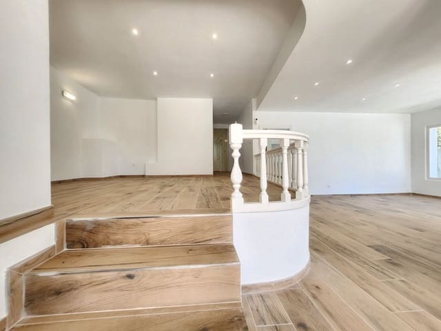 5 soverom Villa til salgs i Mijas Costa, Mijas med svømmebasseng garasje - € 945 000 (Ref: 9935856)