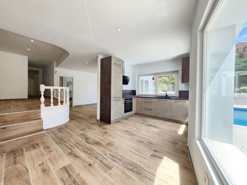 5 bedroom Villa for sale in Mijas Costa with pool garage - € 945,000 (Ref: 9935856)