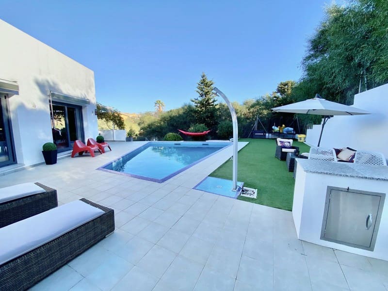 4 soveværelse Villa til salg i Mijas Costa med swimmingpool - € 2.200.000 (Ref: 9935857)