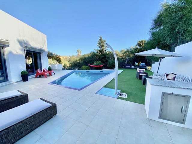 Chalet de 4 habitaciones en Mijas Costa, Mijas en venta con piscina - 2.200.000 € (Ref: 9935857)