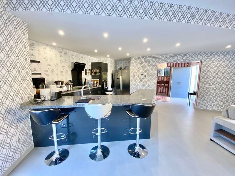4 soveværelse Villa til salg i Mijas Costa med swimmingpool - € 2.200.000 (Ref: 9935857)