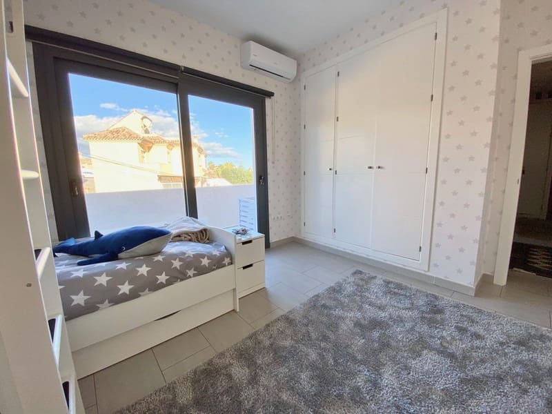 4 soveværelse Villa til salg i Mijas Costa med swimmingpool - € 2.200.000 (Ref: 9935857)