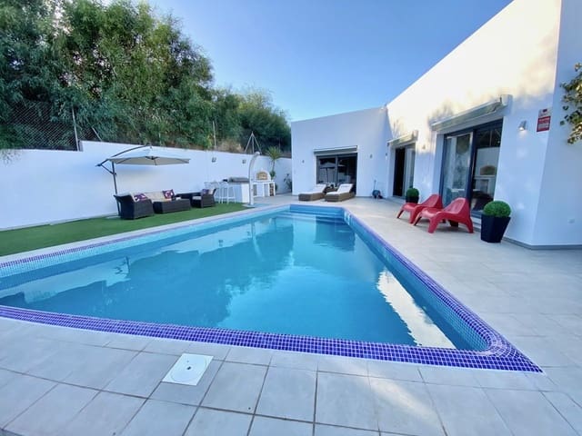Chalet de 4 habitaciones en Mijas Costa, Mijas en venta con piscina - 2.200.000 € (Ref: 9935857)