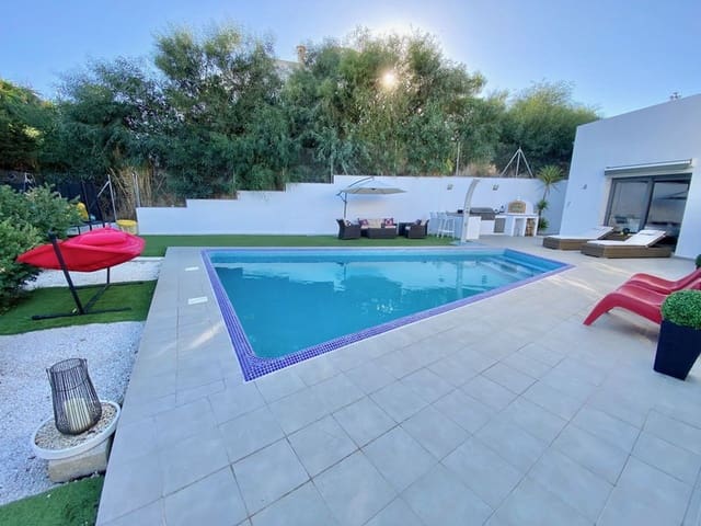 Chalet de 4 habitaciones en Mijas Costa, Mijas en venta con piscina - 2.200.000 € (Ref: 9935857)