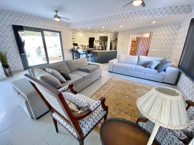 Chalet de 4 habitaciones en Mijas Costa, Mijas en venta con piscina - 2.200.000 € (Ref: 9935857)