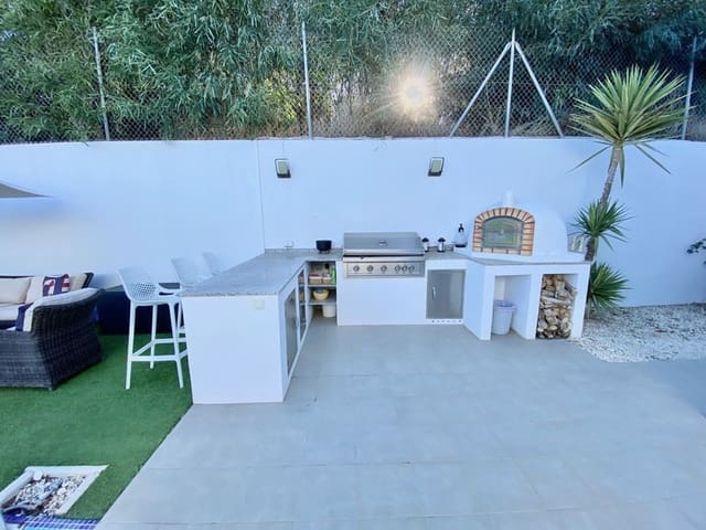 Chalet de 4 habitaciones en Mijas Costa, Mijas en venta con piscina - 2.200.000 € (Ref: 9935857)