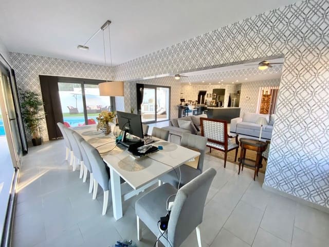 Chalet de 4 habitaciones en Mijas Costa, Mijas en venta con piscina - 2.200.000 € (Ref: 9935857)