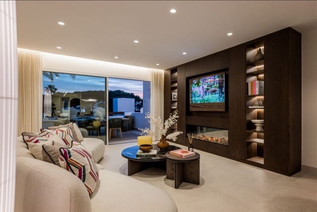 3 soverom Leilighet til salgs i Los Monteros, Marbella med svømmebasseng garasje - € 2 450 000 (Ref: 9935861)